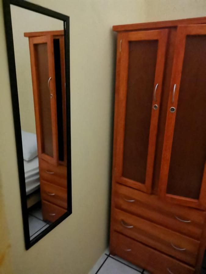 Hostal 과달라하라 외부 사진