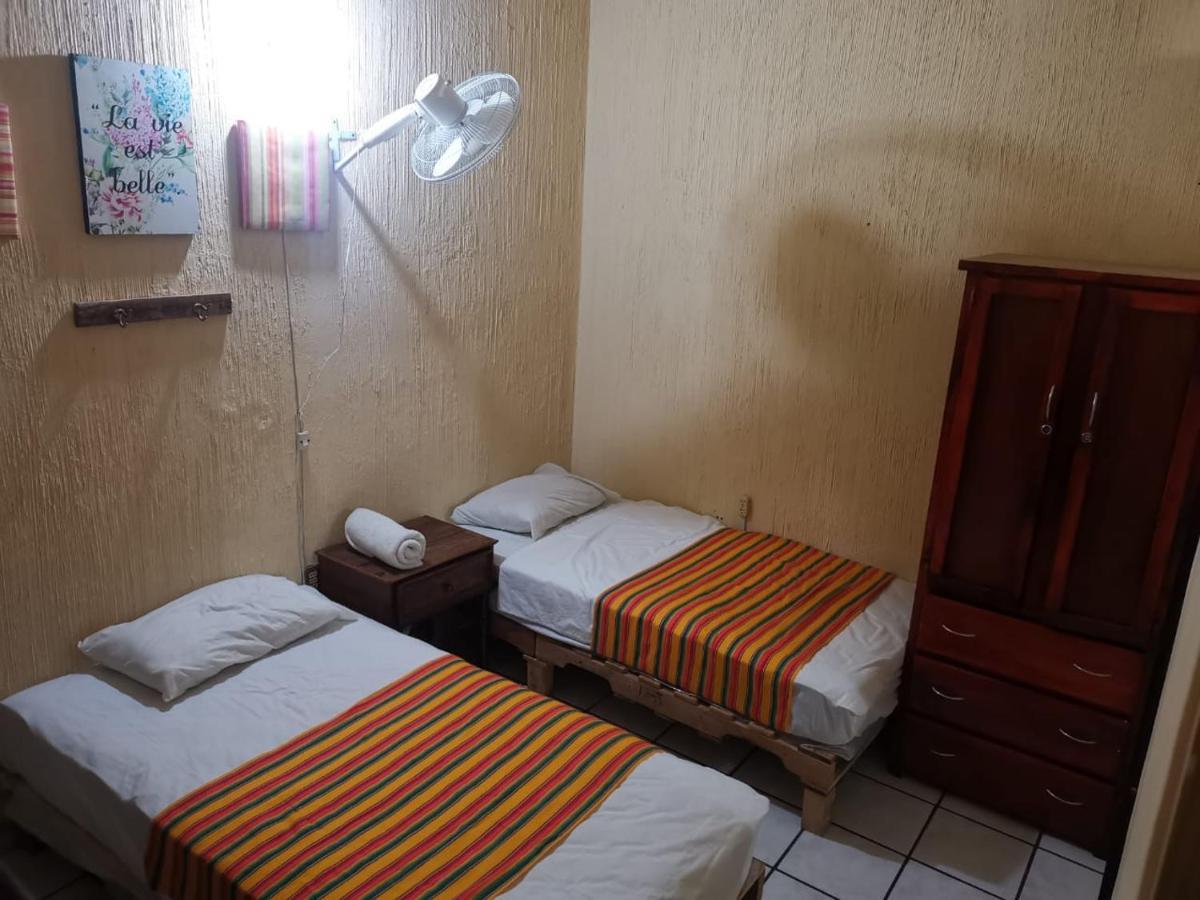 Hostal 과달라하라 외부 사진